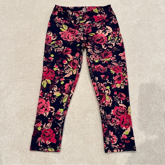 GAIAM Pants - Gaiam Women's Om Breathe Capri Yoga Leggings Pink & Green Floral Print sz Small